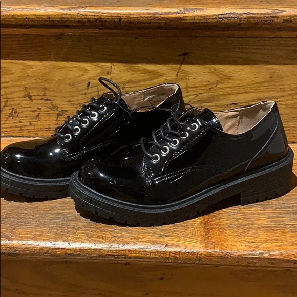 Madden Girl black patent leather lace-up oxfords - Picture 3 of 9